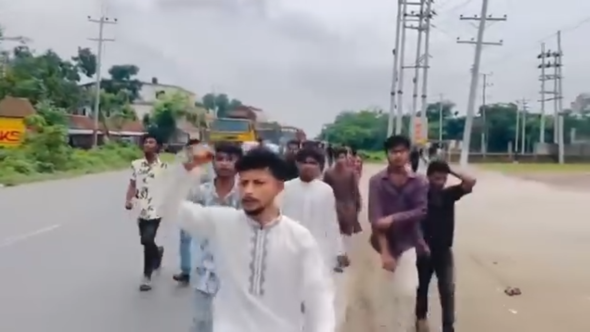 ঢাকা সিলেট মহাসড়কে ছাত্রলীগের ঝটিকা মিছিল