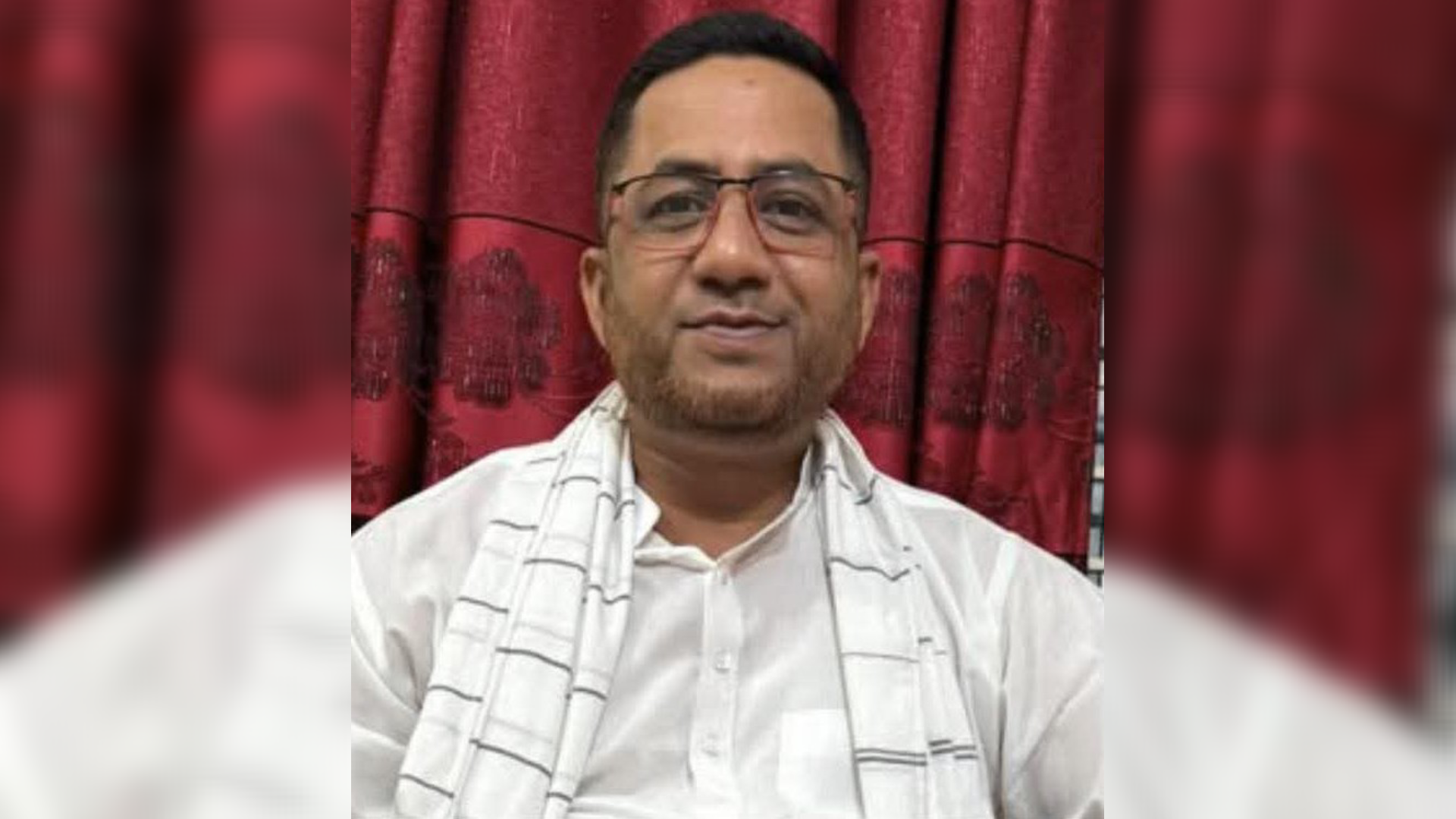 পুটিয়া ইউপি প্রশাসনিক কর্মকর্তার বিরুদ্ধে অপপ্রচারে সেবা গ্রহীতাদের প্রতিবাদ